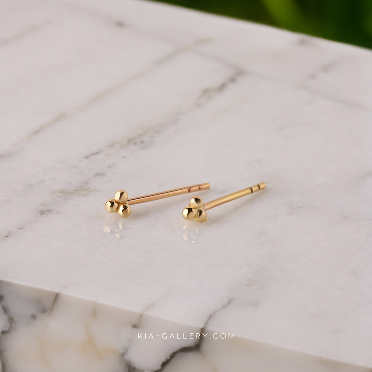 گوشواره گوشواره میخی طلا طرح چهار گوی کد EMOH117