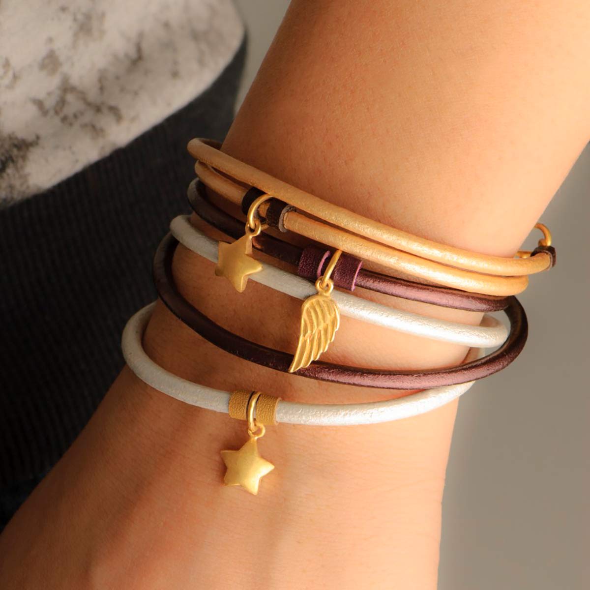 دستبند چرم و طلا  کد BM108