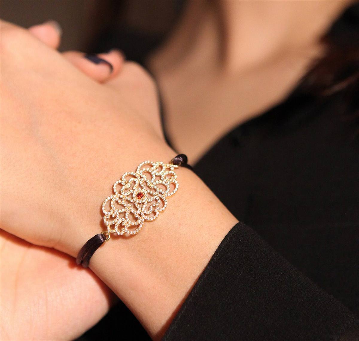 دستبند نخی  کد BM154