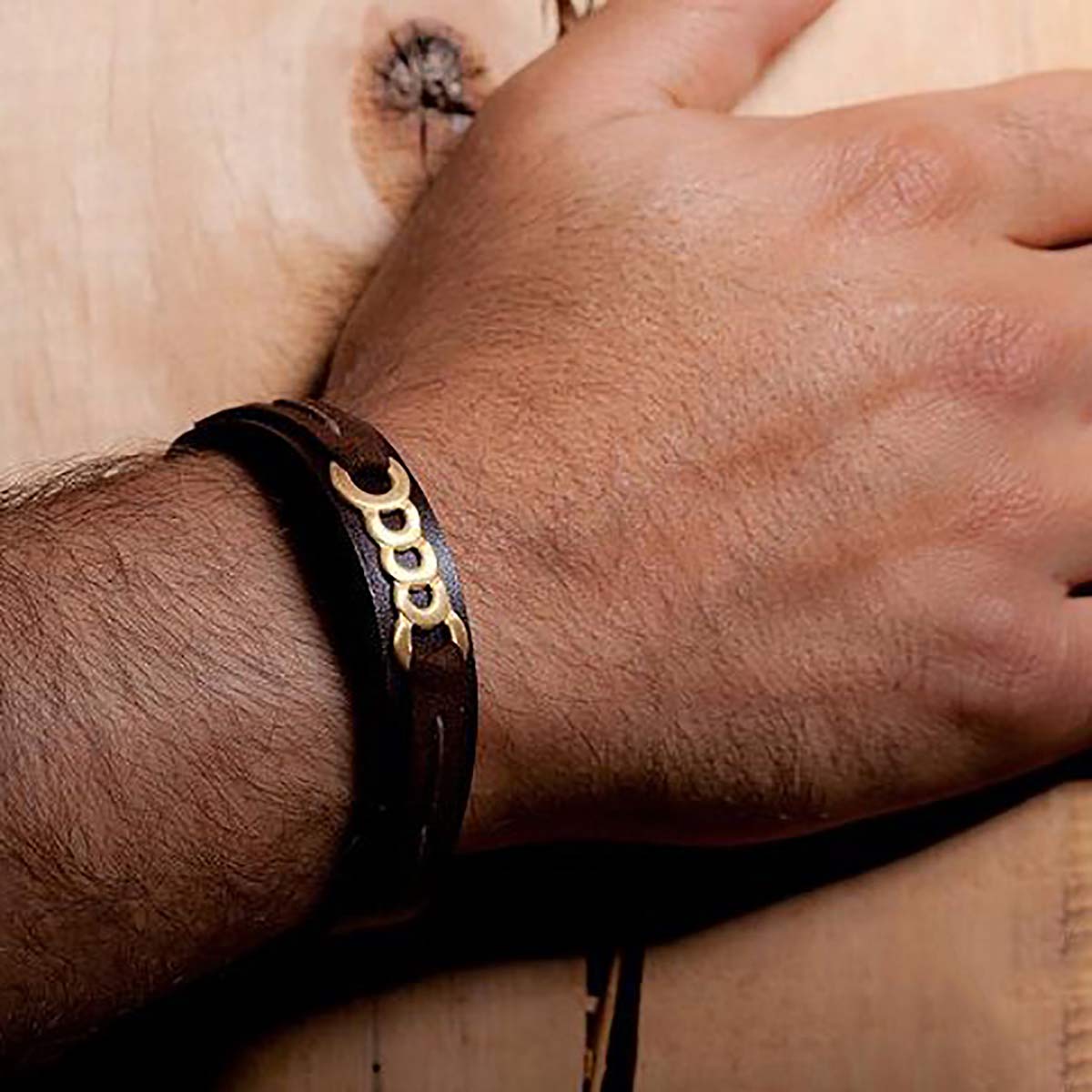 دستبند چرم و طلا  کد BM099