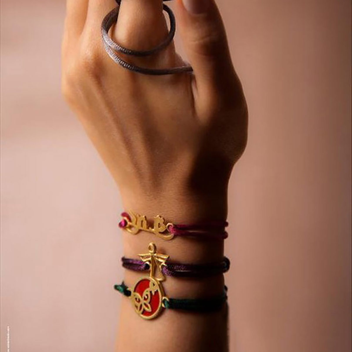 دستبند نخی  کد BM027