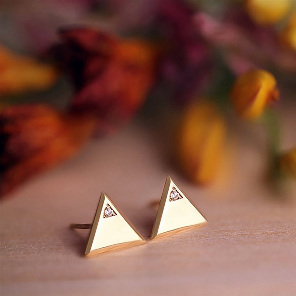 گوشواره گوشواره میخی طلا طرح مثلث تک نگین کد EM157
