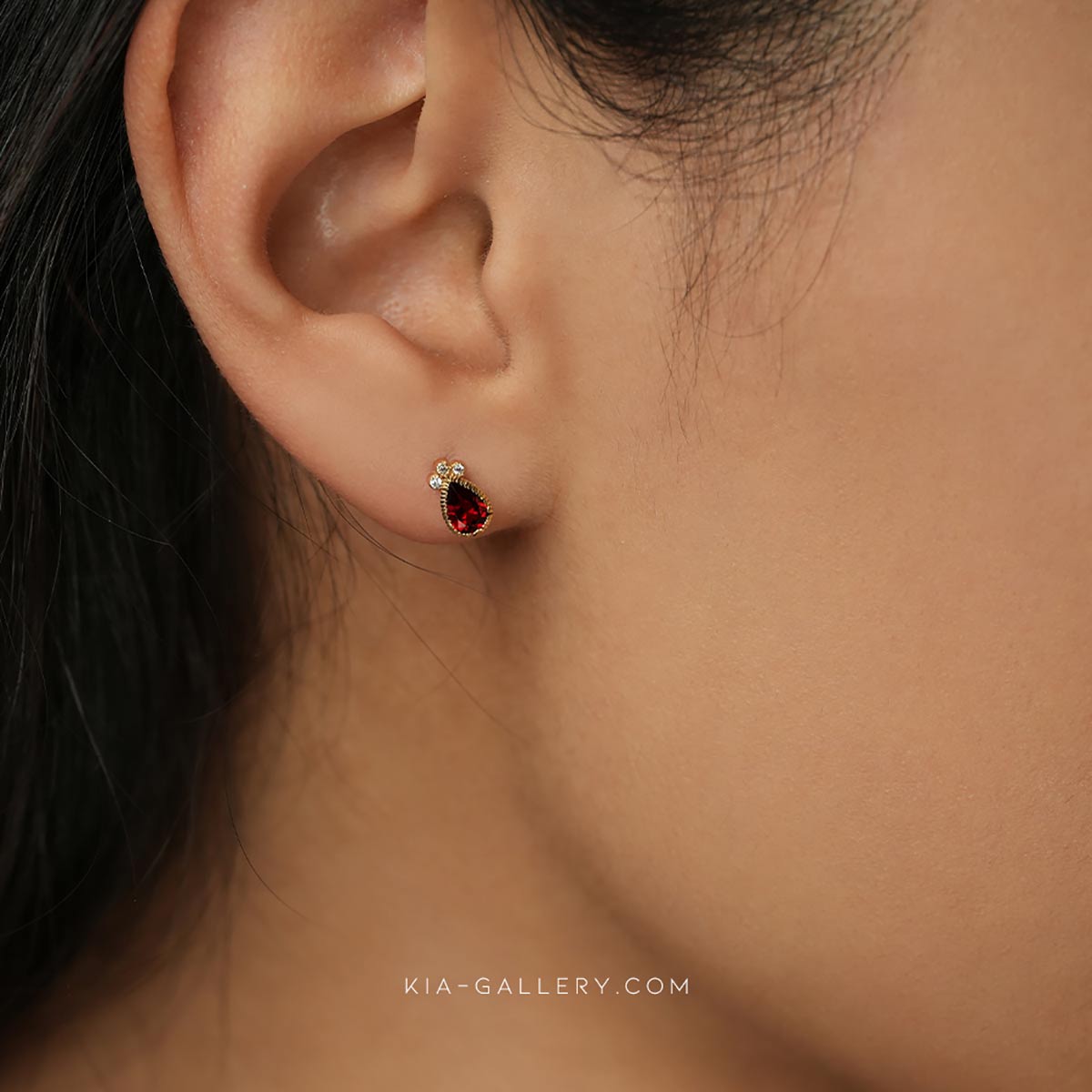 گوشواره گوشواره میخی طلا طرح رستا کد EM404