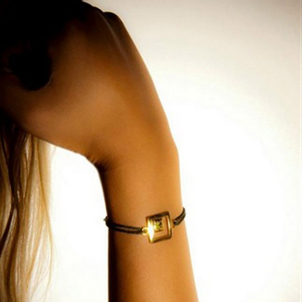 دستبند نخی  کد BM071