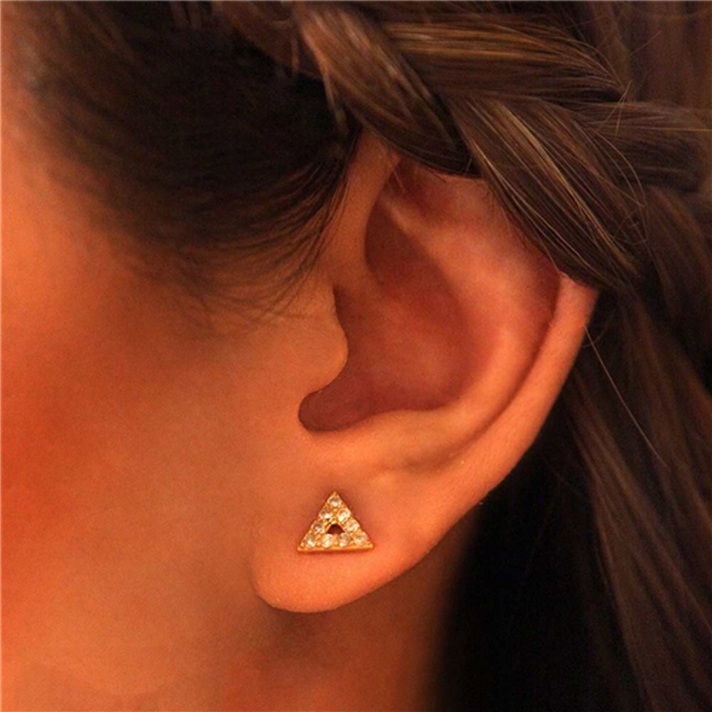 گوشواره گوشواره میخی طلا طرح مثلث نگین دار کد EM299