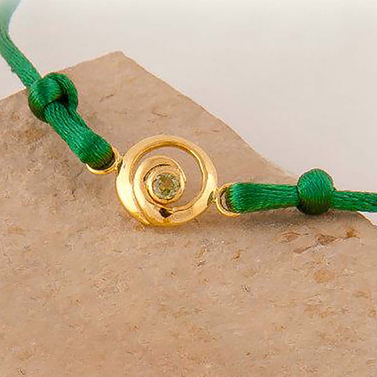 دستبند نخی  کد BM054