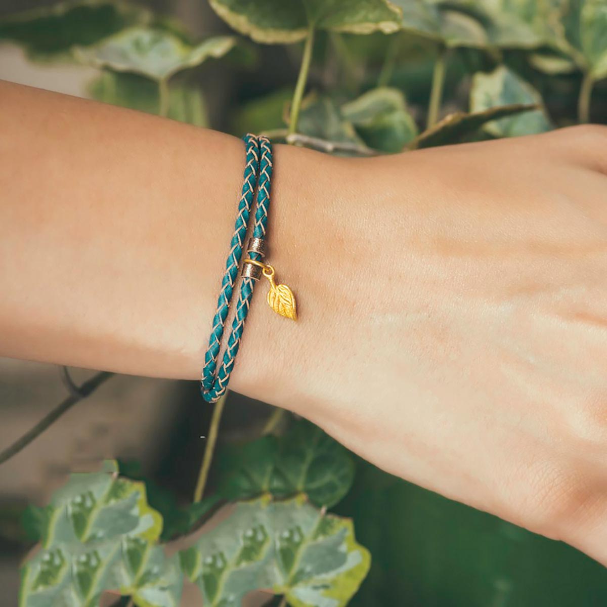 دستبند چرم و طلا  کد BAS060