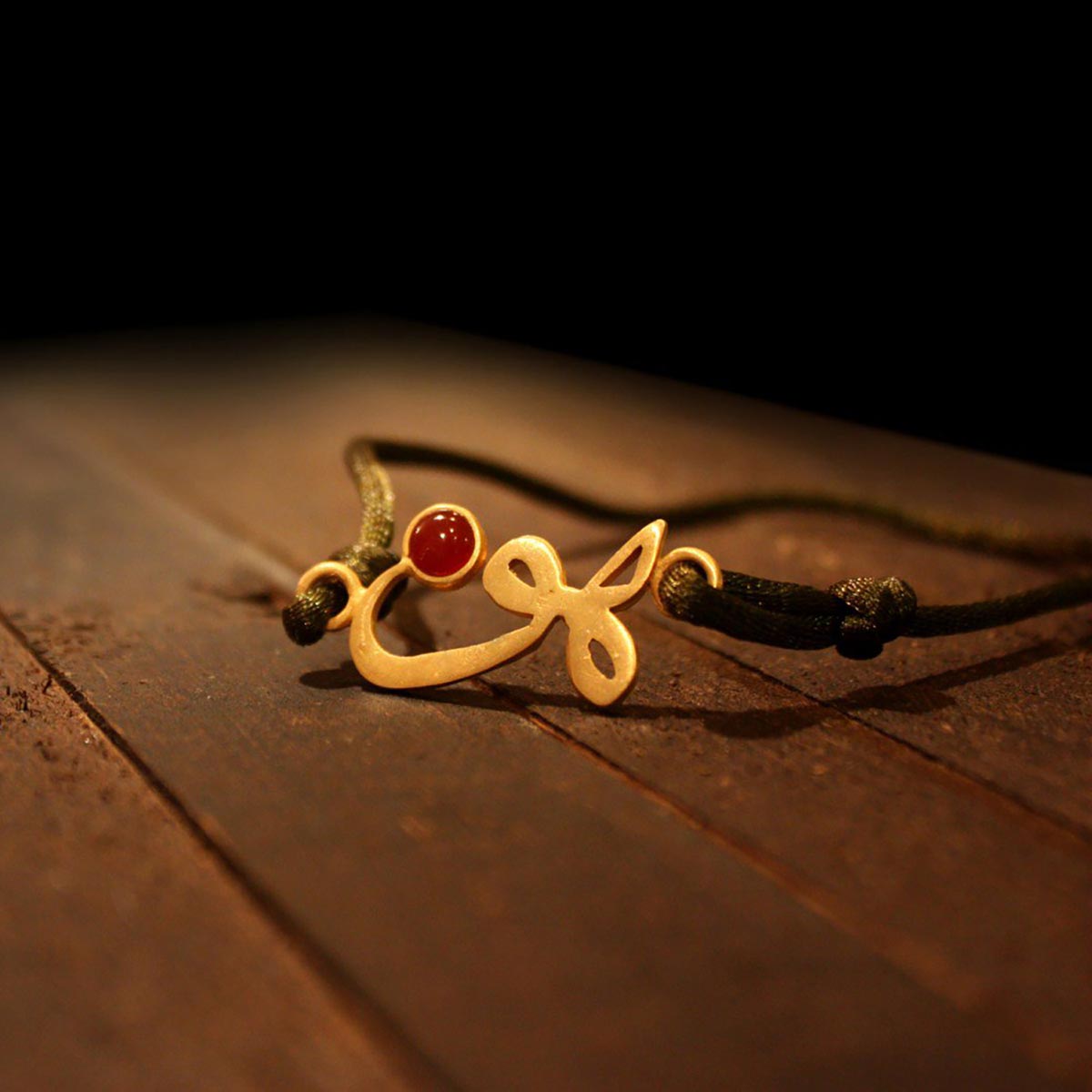 دستبند نخی  کد BM025