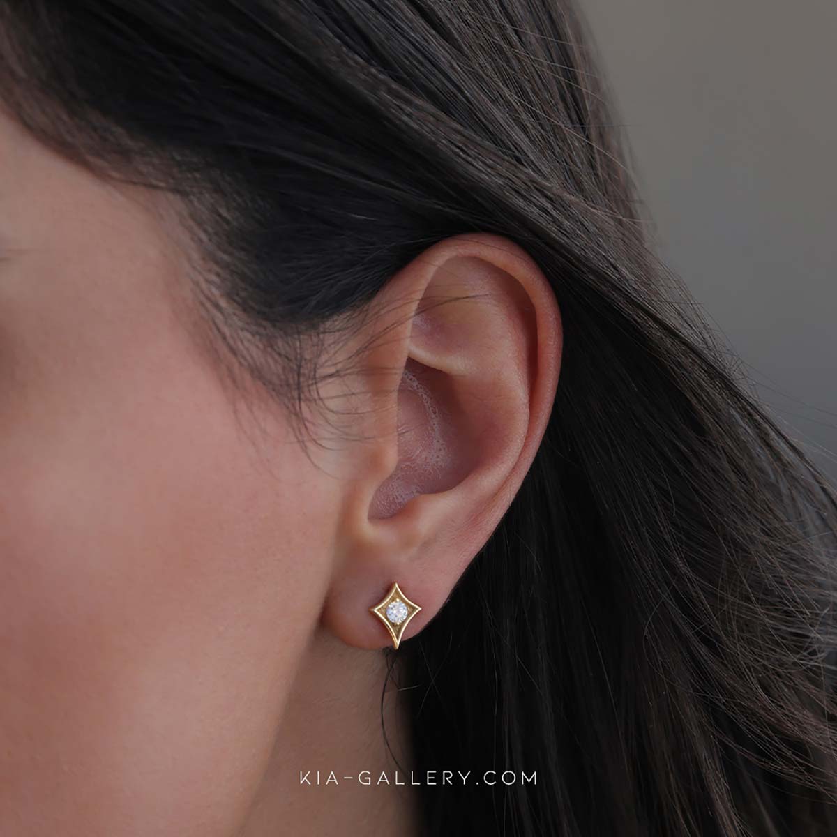 گوشواره گوشواره میخی طلا طرح کرانه کد EM412