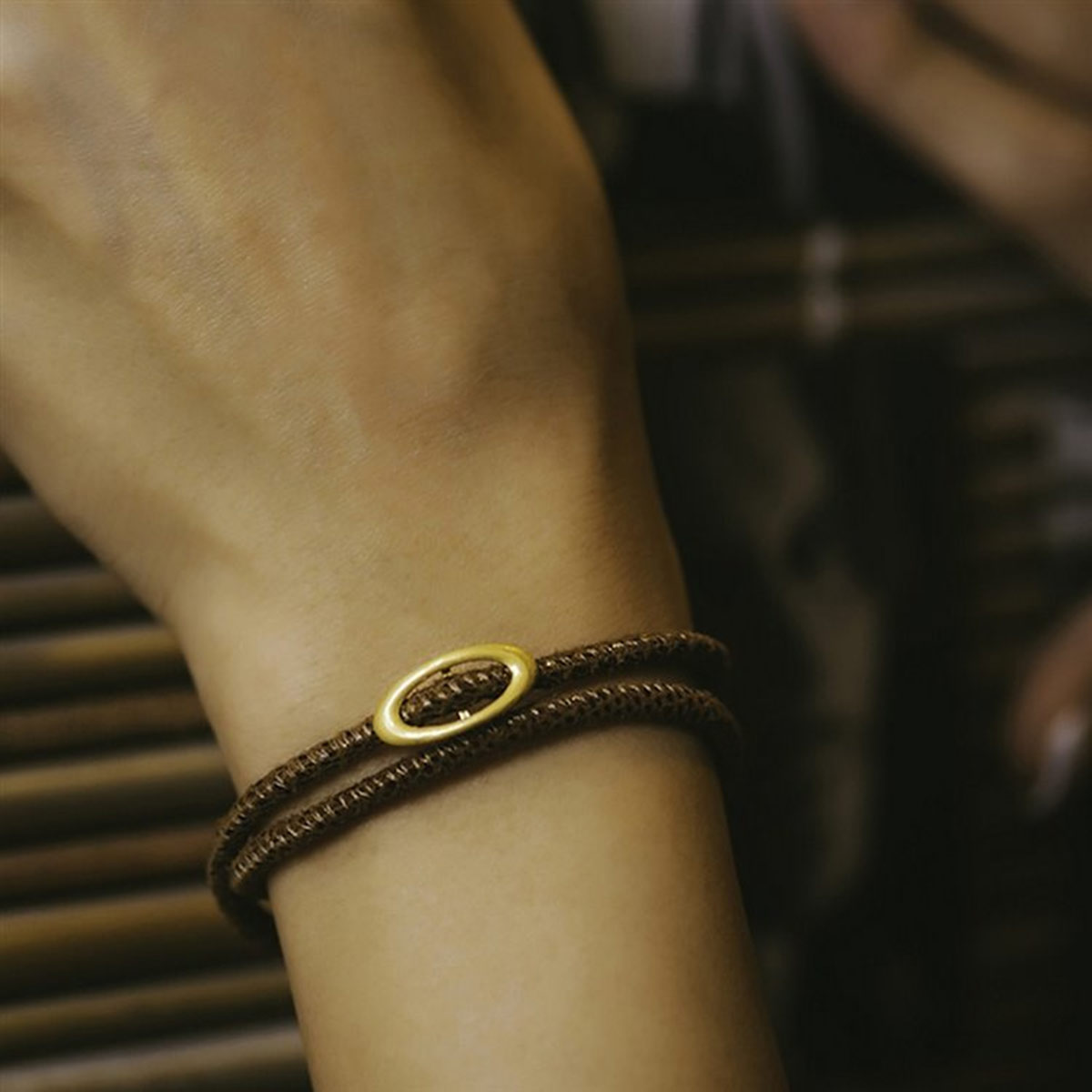 دستبند چرم و طلا  کد BAS063